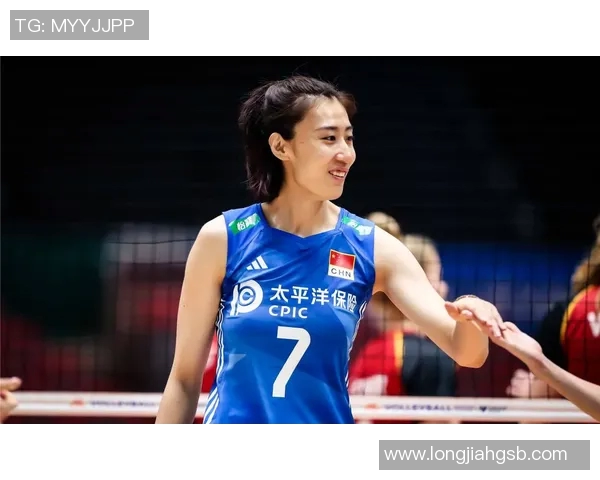 身高优势与运动魅力并存的足球明星与女排运动员的精彩对比