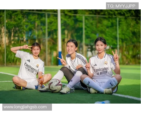 全球顶级足球明星齐聚一堂共同为大足球队争光添彩的精彩瞬间